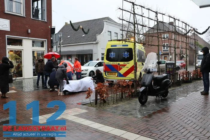 Fietsster naar het ziekenhuis na botsing met scooter in Kaatsheuvel 1 Fietsster naar het ziekenhuis na botsing met scooter in Kaatsheuvel 112 De Langstraat