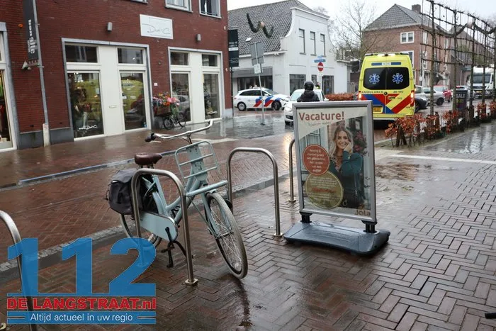 Fietsster naar het ziekenhuis na botsing met scooter in Kaatsheuvel 2 Fietsster naar het ziekenhuis na botsing met scooter in Kaatsheuvel 112 De Langstraat