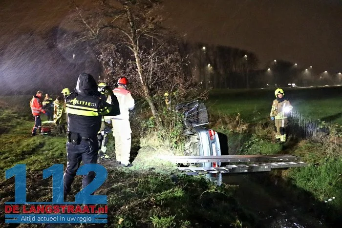 Dode bij ernstig ongeval op toerit A59 in Waalwijk; bestuurder ging ervandoor. 4 Dode bij ernstig ongeval op toerit A59 in Waalwijk; bestuurder ging ervandoor. 112 De Langstraat