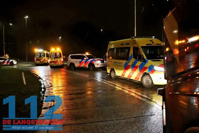 Dode bij ernstig ongeval op toerit A59 in Waalwijk; bestuurder ging ervandoor. 8 Dode bij ernstig ongeval op toerit A59 in Waalwijk; bestuurder ging ervandoor. 112 De Langstraat