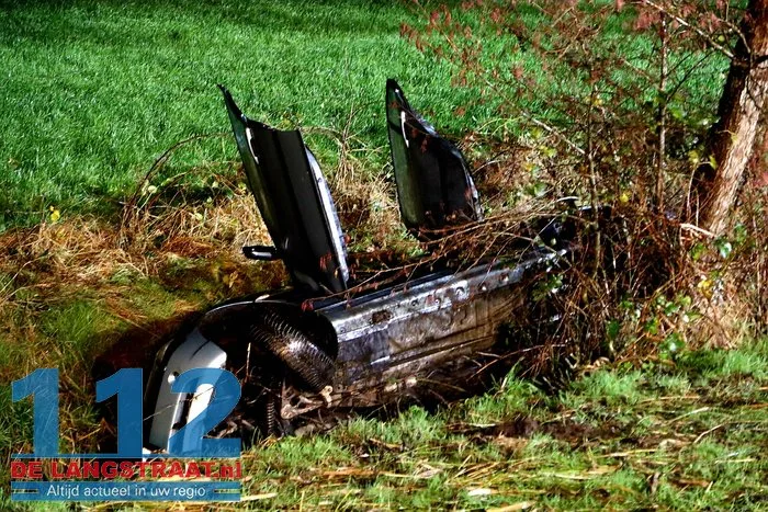 Dode bij ernstig ongeval op toerit A59 in Waalwijk; bestuurder ging ervandoor. 14 Dode bij ernstig ongeval op toerit A59 in Waalwijk; bestuurder ging ervandoor. 112 De Langstraat