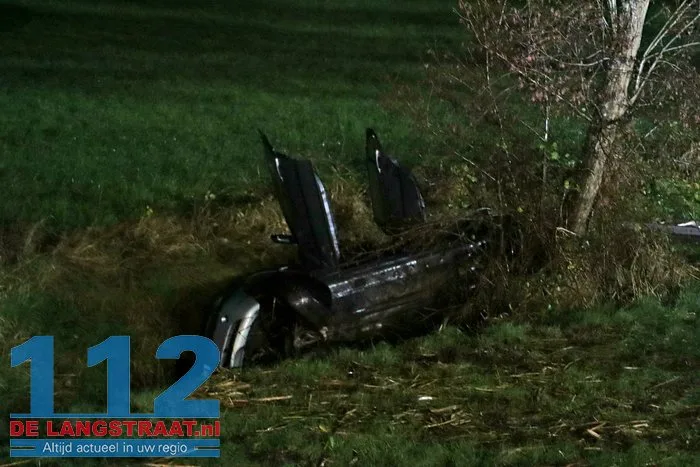 Dode bij ernstig ongeval op toerit A59 in Waalwijk; bestuurder ging ervandoor. 15 Dode bij ernstig ongeval op toerit A59 in Waalwijk; bestuurder ging ervandoor. 112 De Langstraat