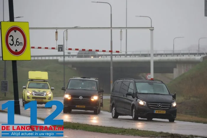 Dode bij ernstig ongeval op toerit A59 in Waalwijk; bestuurder ging ervandoor. 19 Dode bij ernstig ongeval op toerit A59 in Waalwijk; bestuurder ging ervandoor. 112 De Langstraat