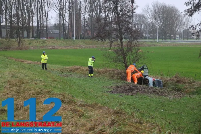 Dode bij ernstig ongeval op toerit A59 in Waalwijk; bestuurder ging ervandoor. 22 Dode bij ernstig ongeval op toerit A59 in Waalwijk; bestuurder ging ervandoor. 112 De Langstraat