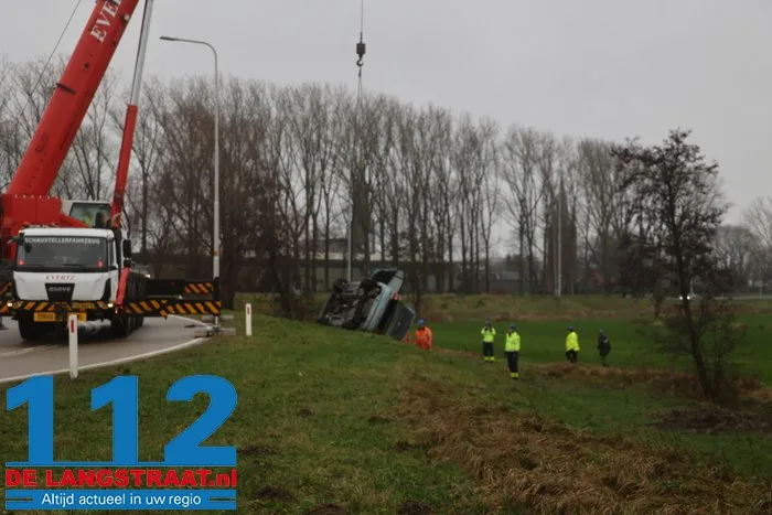 Dode bij ernstig ongeval op toerit A59 in Waalwijk; bestuurder ging ervandoor. 26 Dode bij ernstig ongeval op toerit A59 in Waalwijk; bestuurder ging ervandoor. 112 De Langstraat