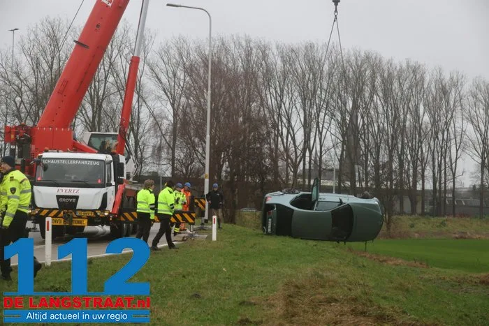 Dode bij ernstig ongeval op toerit A59 in Waalwijk; bestuurder ging ervandoor. 27 Dode bij ernstig ongeval op toerit A59 in Waalwijk; bestuurder ging ervandoor. 112 De Langstraat