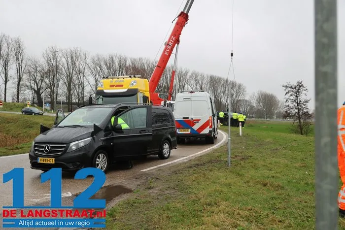 Dode bij ernstig ongeval op toerit A59 in Waalwijk; bestuurder ging ervandoor. 29 Dode bij ernstig ongeval op toerit A59 in Waalwijk; bestuurder ging ervandoor. 112 De Langstraat