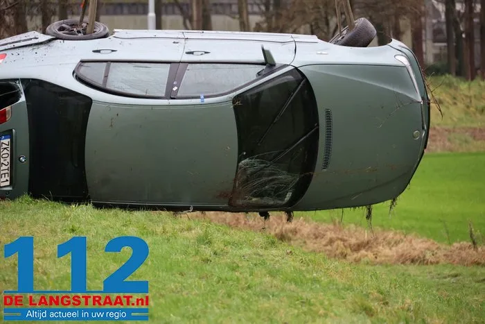 Dode bij ernstig ongeval op toerit A59 in Waalwijk; bestuurder ging ervandoor. 32 Dode bij ernstig ongeval op toerit A59 in Waalwijk; bestuurder ging ervandoor. 112 De Langstraat