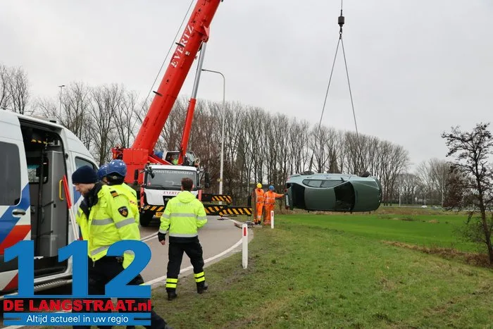 Dode bij ernstig ongeval op toerit A59 in Waalwijk; bestuurder ging ervandoor. 34 Dode bij ernstig ongeval op toerit A59 in Waalwijk; bestuurder ging ervandoor. 112 De Langstraat