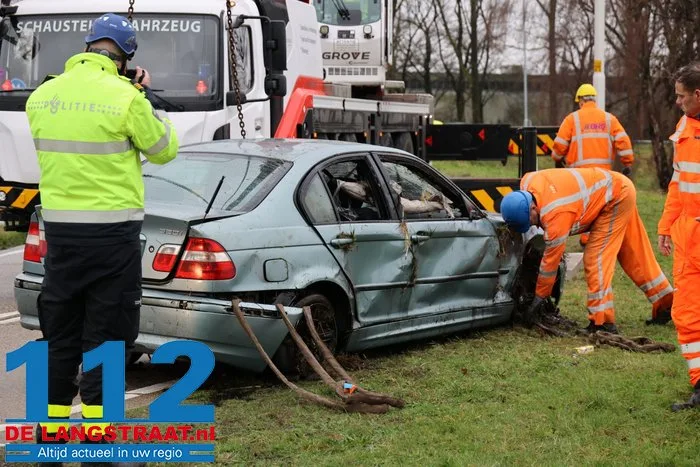 Dode bij ernstig ongeval op toerit A59 in Waalwijk; bestuurder ging ervandoor. 35 Dode bij ernstig ongeval op toerit A59 in Waalwijk; bestuurder ging ervandoor. 112 De Langstraat