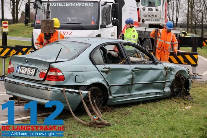 Dode bij ernstig ongeval op toerit A59 in Waalwijk; bestuurder ging ervandoor. 36 Dode bij ernstig ongeval op toerit A59 in Waalwijk; bestuurder ging ervandoor. 112 De Langstraat
