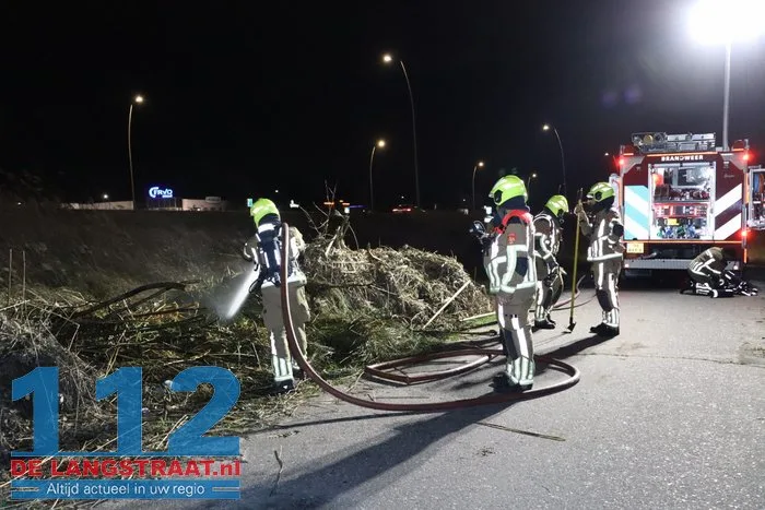 Rook van buitenbrand trekt over de Midden-Brabantweg Waalwijk 7 Rook van buitenbrand trekt over de Midden-Brabantweg Waalwijk 112 De Langstraat