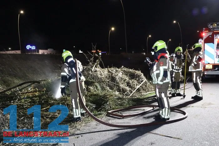 Rook van buitenbrand trekt over de Midden-Brabantweg Waalwijk 8 Rook van buitenbrand trekt over de Midden-Brabantweg Waalwijk 112 De Langstraat