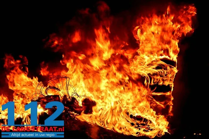 Wederom stapel banden in brand Sprang-Capelle 3 Wederom stapel banden in brand Sprang-Capelle 112 De Langstraat