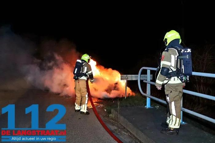 Wederom stapel banden in brand Sprang-Capelle 5 Wederom stapel banden in brand Sprang-Capelle 112 De Langstraat