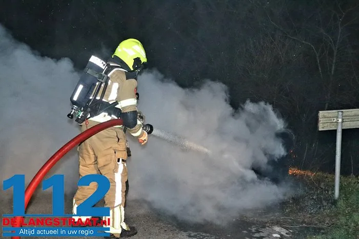 Wederom stapel banden in brand Sprang-Capelle 7 Wederom stapel banden in brand Sprang-Capelle 112 De Langstraat