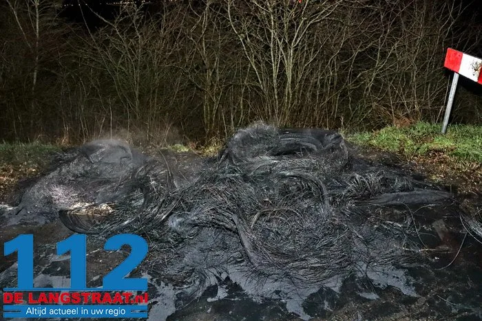 Wederom stapel banden in brand Sprang-Capelle 10 Wederom stapel banden in brand Sprang-Capelle 112 De Langstraat