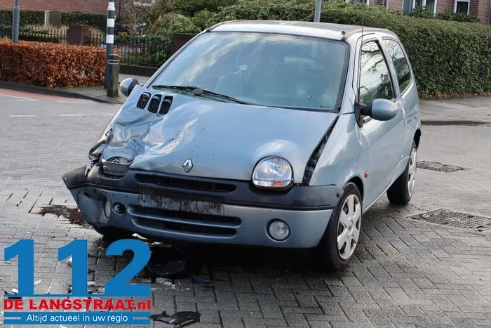 Auto’s botsen op elkaar op kruising aan de Mr. van Coothstraat Waalwijk 1 Auto’s botsen op elkaar op kruising aan de Mr. van Coothstraat Waalwijk 112 De Langstraat