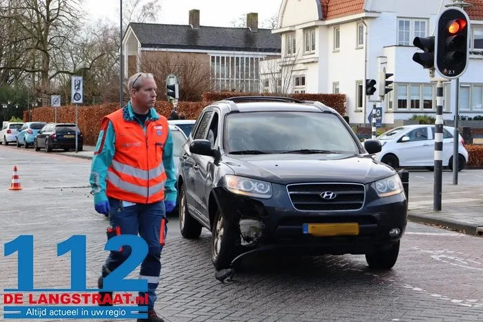 Auto’s botsen op elkaar op kruising aan de Mr. van Coothstraat Waalwijk 7 Auto’s botsen op elkaar op kruising aan de Mr. van Coothstraat Waalwijk 112 De Langstraat