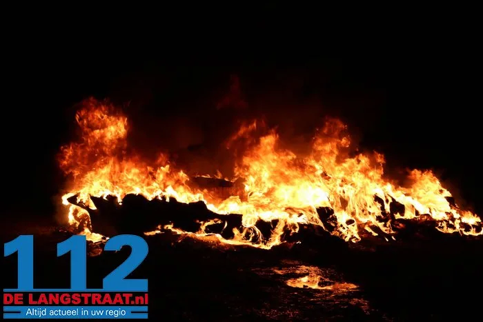 Weer autobanden in brand Sprang-Capelle 2 Weer autobanden in brand Sprang-Capelle 112 De Langstraat