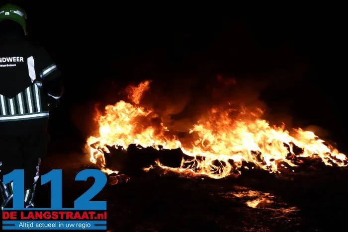Weer autobanden in brand Sprang-Capelle 3 Weer autobanden in brand Sprang-Capelle 112 De Langstraat