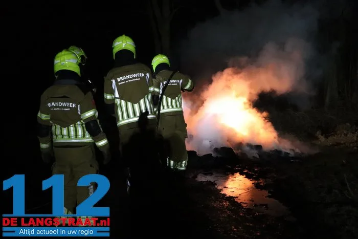 Weer autobanden in brand Sprang-Capelle 5 Weer autobanden in brand Sprang-Capelle 112 De Langstraat