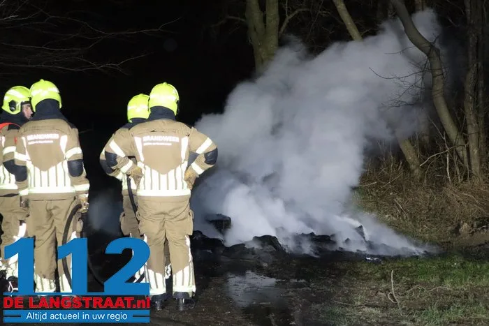 Weer autobanden in brand Sprang-Capelle 8 Weer autobanden in brand Sprang-Capelle 112 De Langstraat