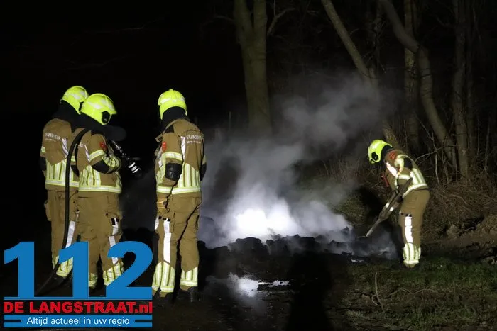 Weer autobanden in brand Sprang-Capelle 9 Weer autobanden in brand Sprang-Capelle 112 De Langstraat