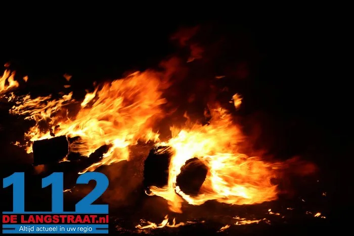 Weer autobanden in brand Westeinde 112 De Langstraat