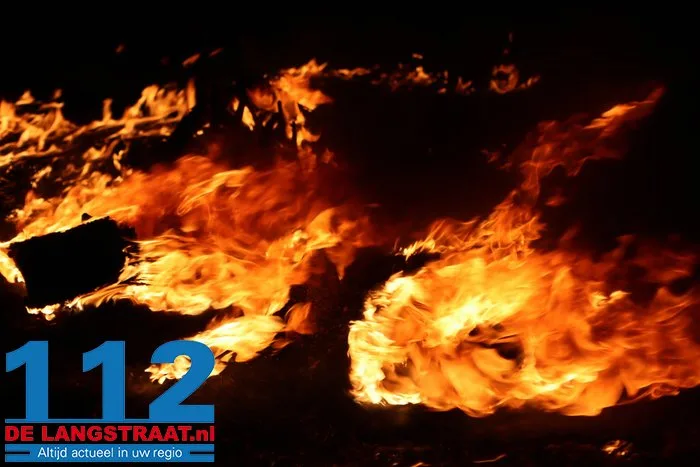 Weer autobanden in brand Westeinde 112 De Langstraat