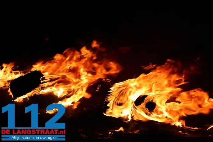 Weer autobanden in brand Westeinde 112 De Langstraat