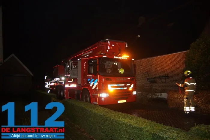 Schoorsteenbrand op de Kapelstraat in Elshout 2 Schoorsteenbrand op de Kapelstraat in Elshout 112 De Langstraat