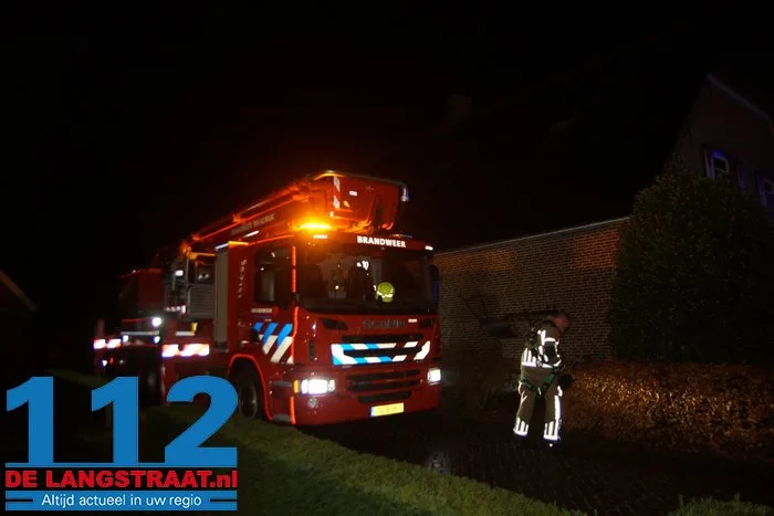 Schoorsteenbrand op de Kapelstraat in Elshout 3 Schoorsteenbrand op de Kapelstraat in Elshout 112 De Langstraat