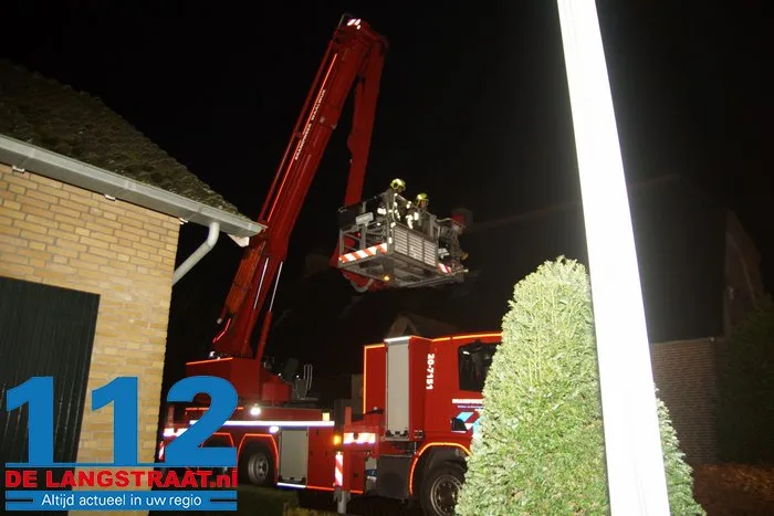 Schoorsteenbrand op de Kapelstraat in Elshout 7 Schoorsteenbrand op de Kapelstraat in Elshout 112 De Langstraat