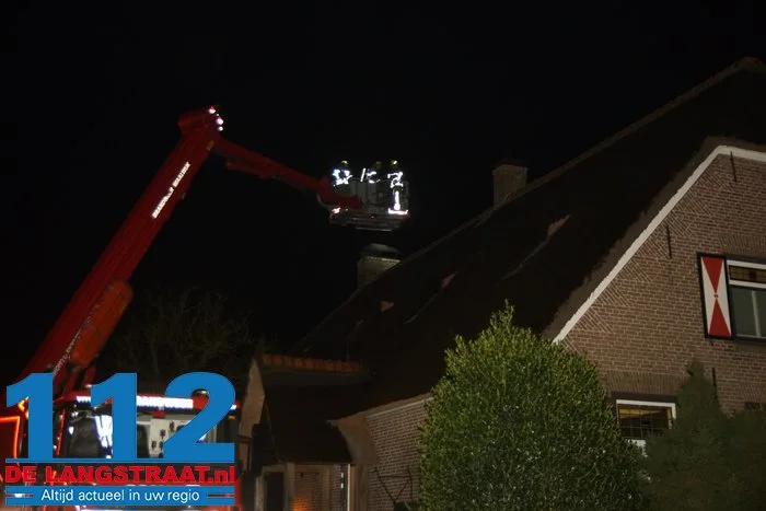 Schoorsteenbrand op de Kapelstraat in Elshout 10 Schoorsteenbrand op de Kapelstraat in Elshout 112 De Langstraat