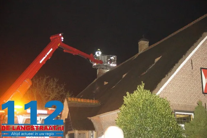 Schoorsteenbrand op de Kapelstraat in Elshout 14 Schoorsteenbrand op de Kapelstraat in Elshout 112 De Langstraat