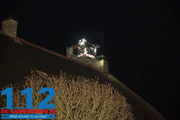 Schoorsteenbrand op de Kapelstraat in Elshout 18 Schoorsteenbrand op de Kapelstraat in Elshout 112 De Langstraat