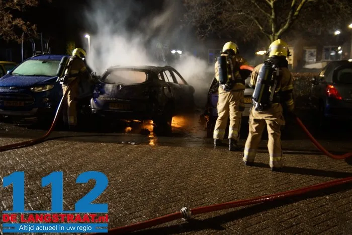 Vermoedelijke brandstichting zorgt voor meerdere uitgebrande en beschadigde auto’s in Vlijmen 7 Vermoedelijke brandstichting zorgt voor meerdere uitgebrande en beschadigde auto’s in Vlijmen 112 De Langstraat