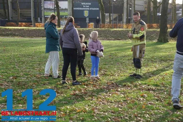 Bestuurder en passagiers op de vlucht na aanrijding aan de Ambrosiusweg Waalwijk 8 Bestuurder en passagiers op de vlucht na aanrijding aan de Ambrosiusweg Waalwijk 112 De Langstraat