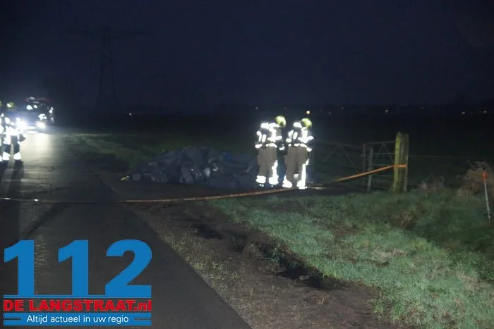 Brandweer doet metingen bij gedumpt afval in Elshout, vermoedelijk uit hennepkwekerij 3 Brandweer doet metingen bij gedumpt afval in Elshout, vermoedelijk uit hennepkwekerij 112 De Langstraat