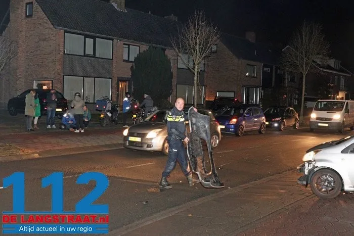Omstanders horen harde klap en zien pizzabezorger gewond op straat liggen na botsing met auto in Waalwijk 2 Omstanders horen harde klap en zien pizzabezorger gewond op straat liggen na botsing met auto in Waalwijk 112 De Langstraat