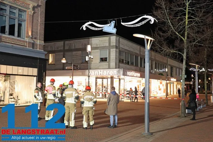 Feestverlichting hangt los in centrum aan de Stationsstraat Waalwijk 2 Feestverlichting hangt los in centrum aan de Stationsstraat Waalwijk 112 De Langstraat