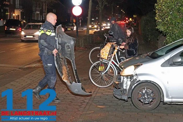 Omstanders horen harde klap en zien pizzabezorger gewond op straat liggen na botsing met auto in Waalwijk 3 Omstanders horen harde klap en zien pizzabezorger gewond op straat liggen na botsing met auto in Waalwijk 112 De Langstraat