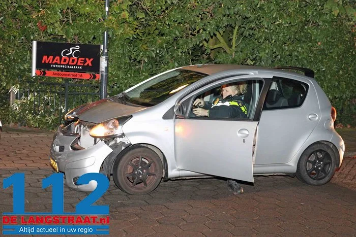 Omstanders horen harde klap en zien pizzabezorger gewond op straat liggen na botsing met auto in Waalwijk 4 Omstanders horen harde klap en zien pizzabezorger gewond op straat liggen na botsing met auto in Waalwijk 112 De Langstraat