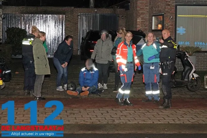 Omstanders horen harde klap en zien pizzabezorger gewond op straat liggen na botsing met auto in Waalwijk 6 Omstanders horen harde klap en zien pizzabezorger gewond op straat liggen na botsing met auto in Waalwijk 112 De Langstraat
