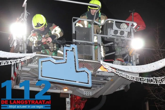 Feestverlichting hangt los in centrum aan de Stationsstraat Waalwijk 7 Feestverlichting hangt los in centrum aan de Stationsstraat Waalwijk 112 De Langstraat