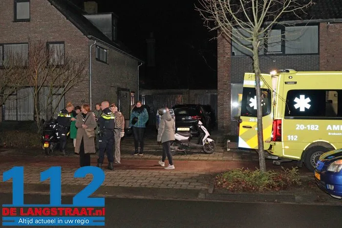 Omstanders horen harde klap en zien pizzabezorger gewond op straat liggen na botsing met auto in Waalwijk 9 Omstanders horen harde klap en zien pizzabezorger gewond op straat liggen na botsing met auto in Waalwijk 112 De Langstraat