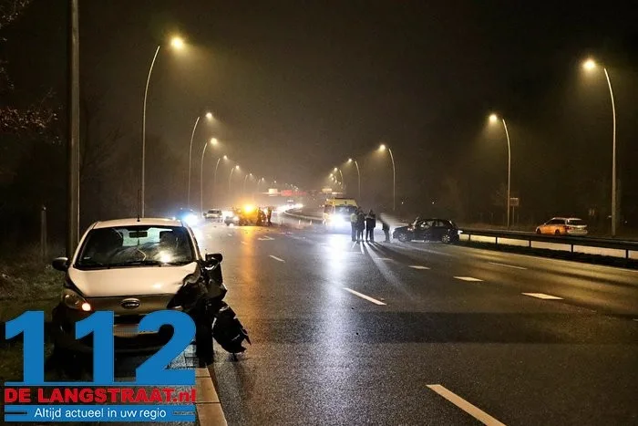 Automobilist gewond naar het ziekenhuis door botsing op de Midden-Brabantweg in Kaatsheuvel 2 Automobilist gewond naar het ziekenhuis door botsing op de Midden-Brabantweg in Kaatsheuvel 112 De Langstraat