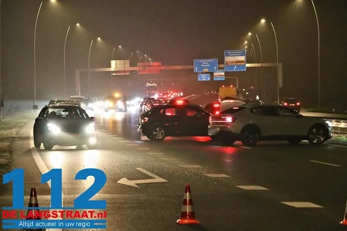 Automobilist gewond naar het ziekenhuis door botsing op de Midden-Brabantweg in Kaatsheuvel 12 Automobilist gewond naar het ziekenhuis door botsing op de Midden-Brabantweg in Kaatsheuvel 112 De Langstraat
