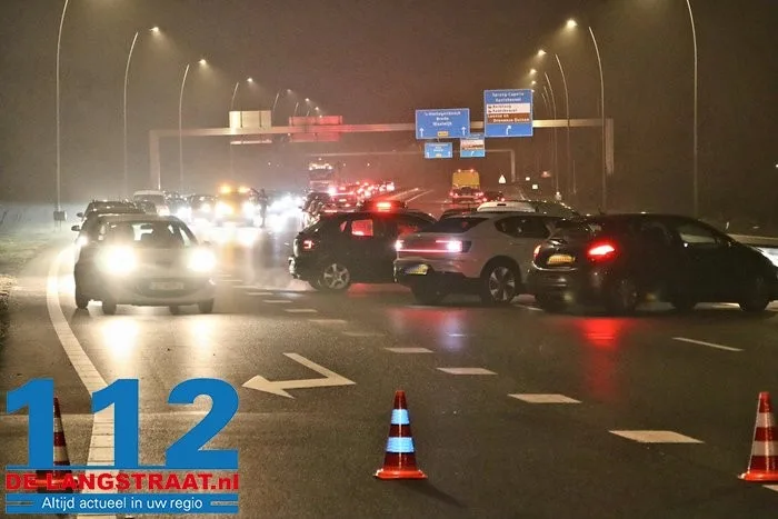 Automobilist gewond naar het ziekenhuis door botsing op de Midden-Brabantweg in Kaatsheuvel 13 Automobilist gewond naar het ziekenhuis door botsing op de Midden-Brabantweg in Kaatsheuvel 112 De Langstraat
